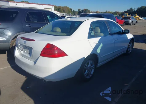 2007 Honda Accord 2.4 Ex z USA, uszkodzony, nr VIN 1HGCM56857A062382